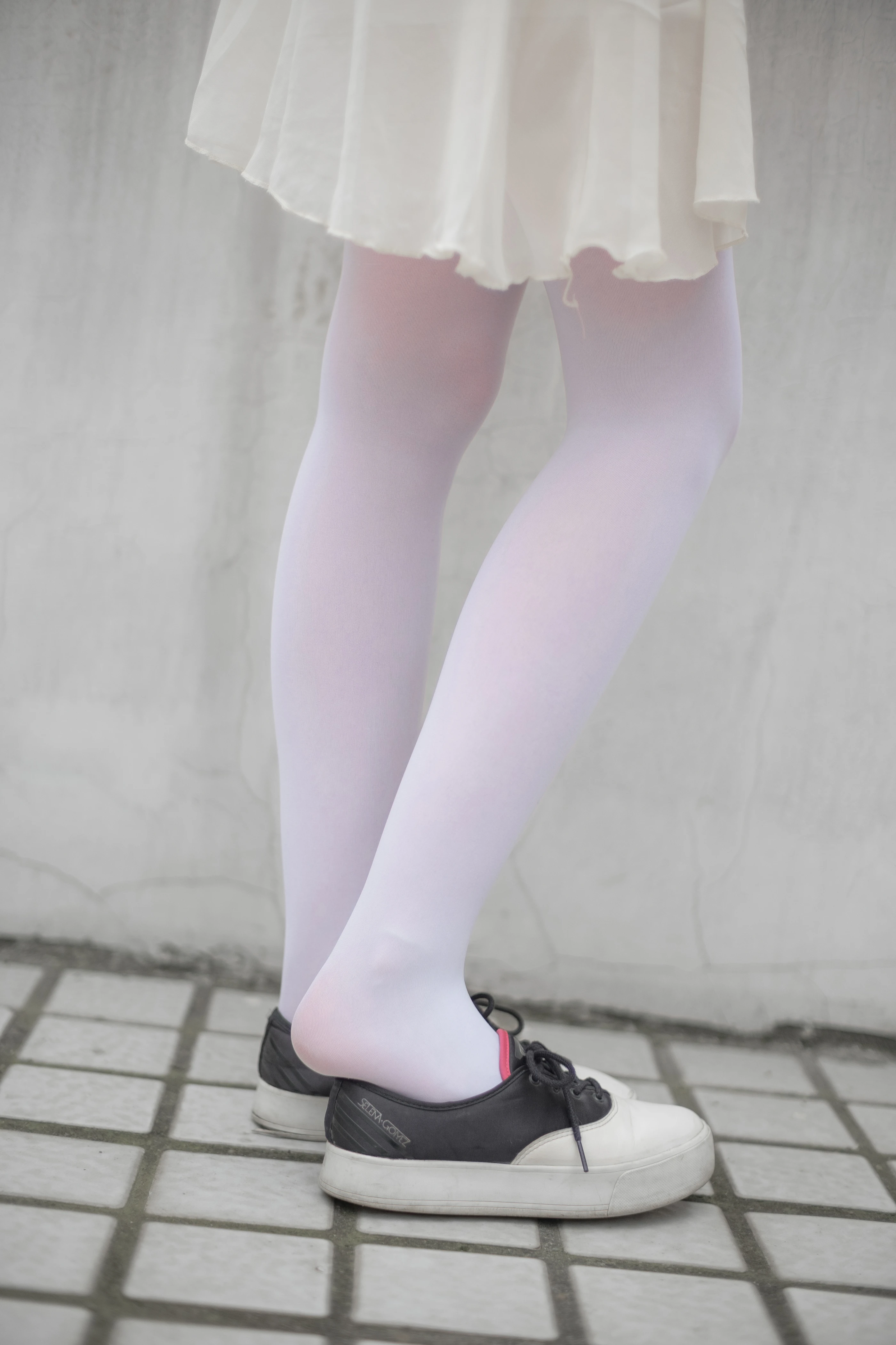森萝财团 [R15-007] 窗台上的薄纱少女 [83P]插图3